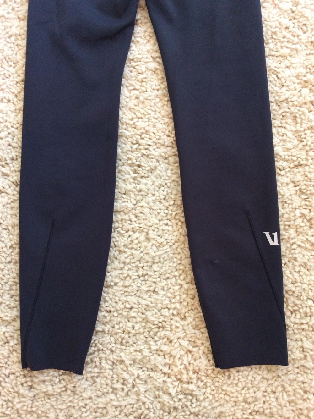 Vuori Evolve Leggings and Matching Sports Bra - Black - Size XS - Picture 4 of 10